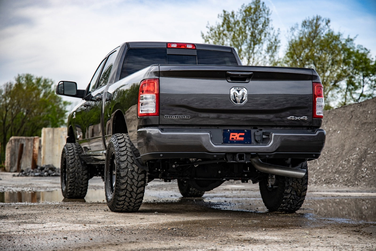 Rough Country 2.5in Leveling Kit w/ V2 Shocks RAM 14-23 2500 13-23 3500 4WD 37775