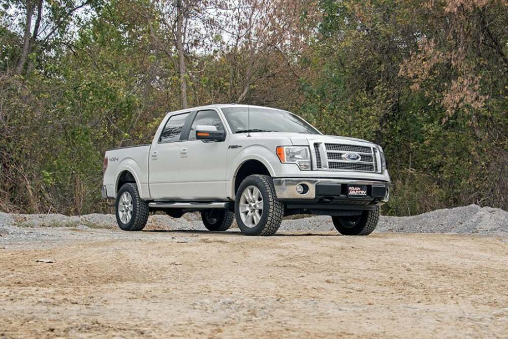 Rough Country 2in Ford Leveling Lift Kit N3 Struts & N3 Shocks 09-13 F-150 50004