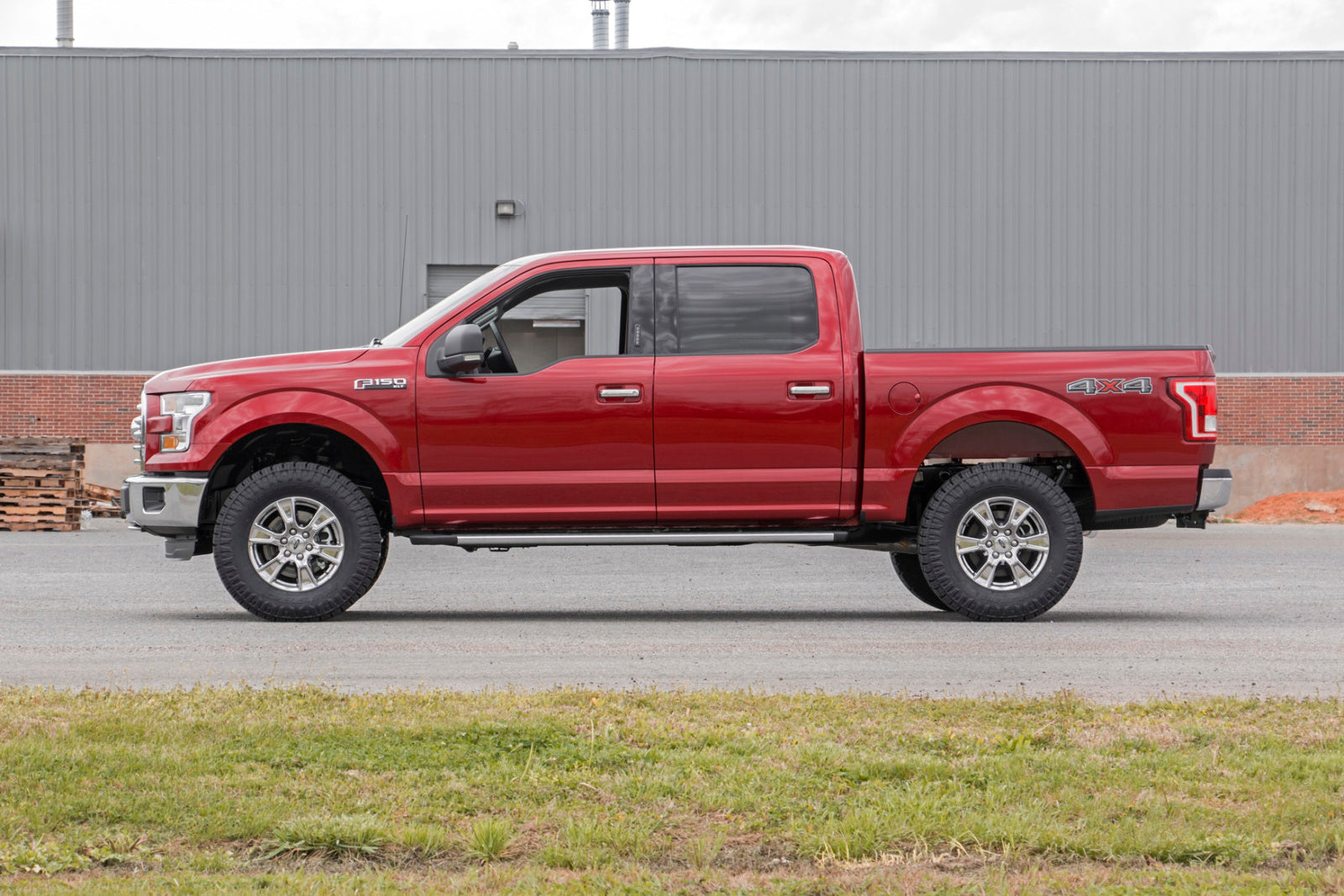 Rough Country 2in Ford Leveling Lift Kit N3 Struts & N3 Shocks 14-20 F-150 50006