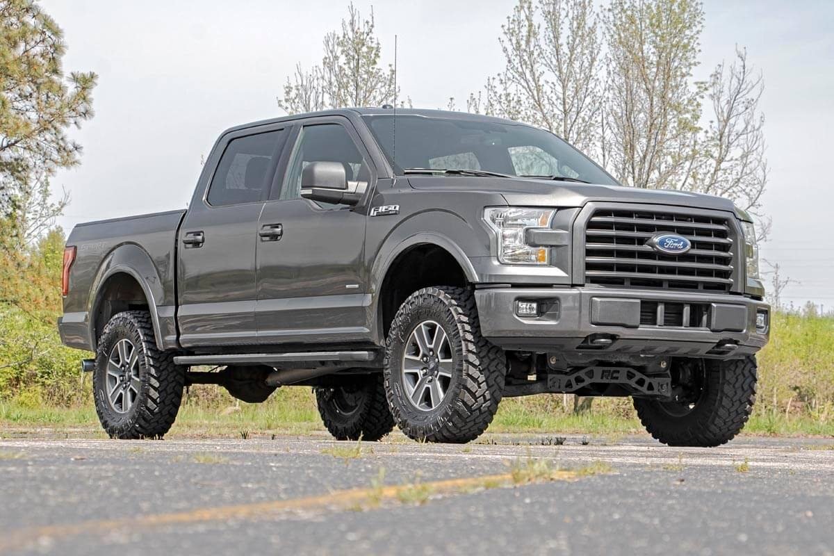 Rough Country 4in for Ford Suspension Lift Kit Lifted Struts 15-20 F-150 4WD -4
