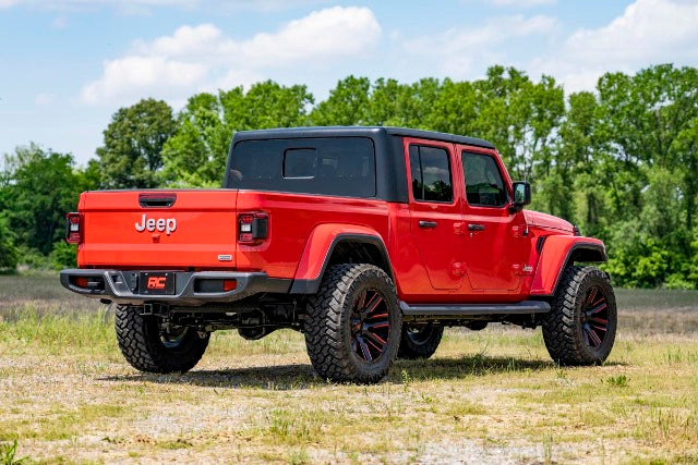 Rough Country 2.5in For Jeep Suspension Lift Kit w/V2 Shocks 20-25 Gladiator 63470