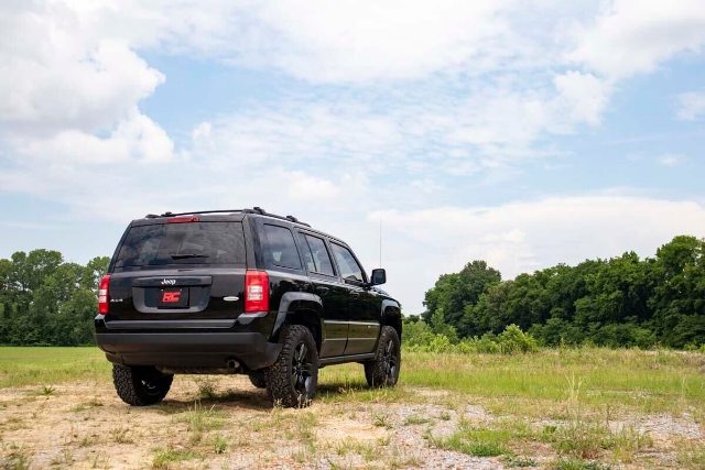 Rough Country 2in For Jeep Suspension Lift Kit 10-17 Patriot & 07-16 Compass 4wd