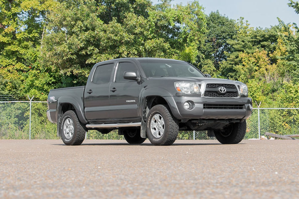 Rough Country 2in Toyota Leveling Lift Kit 05-23 Tacoma Red 744RED