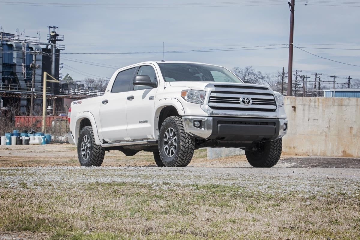 Rough Country 2.5-3in Toyota Leveling Lift Kit 07-21 Tundra 4WD 87000