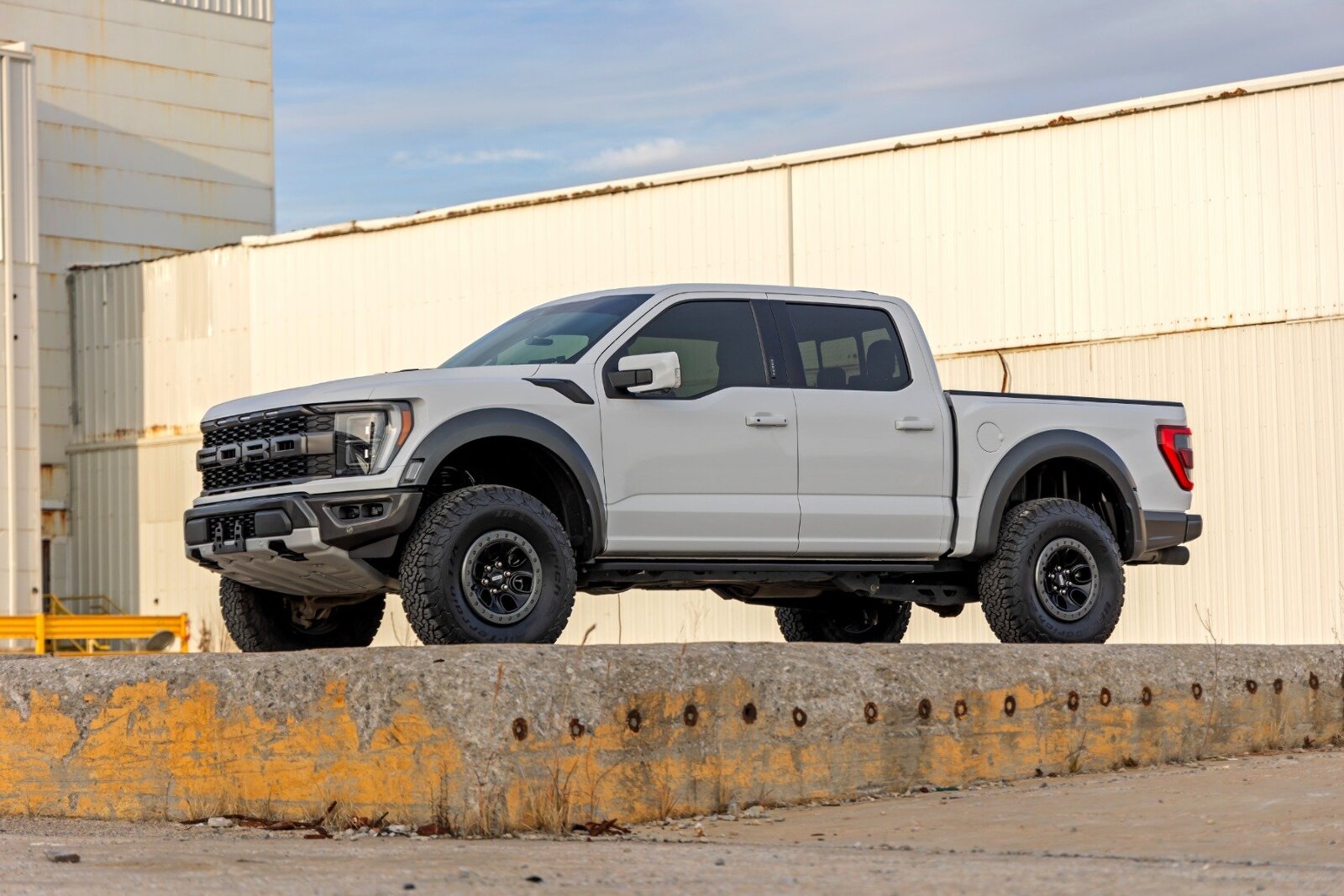 Rough Country 2.25" Coil Spring Lift Kit | for Ford F-150 Raptor 4WD (2021-2025) 9979