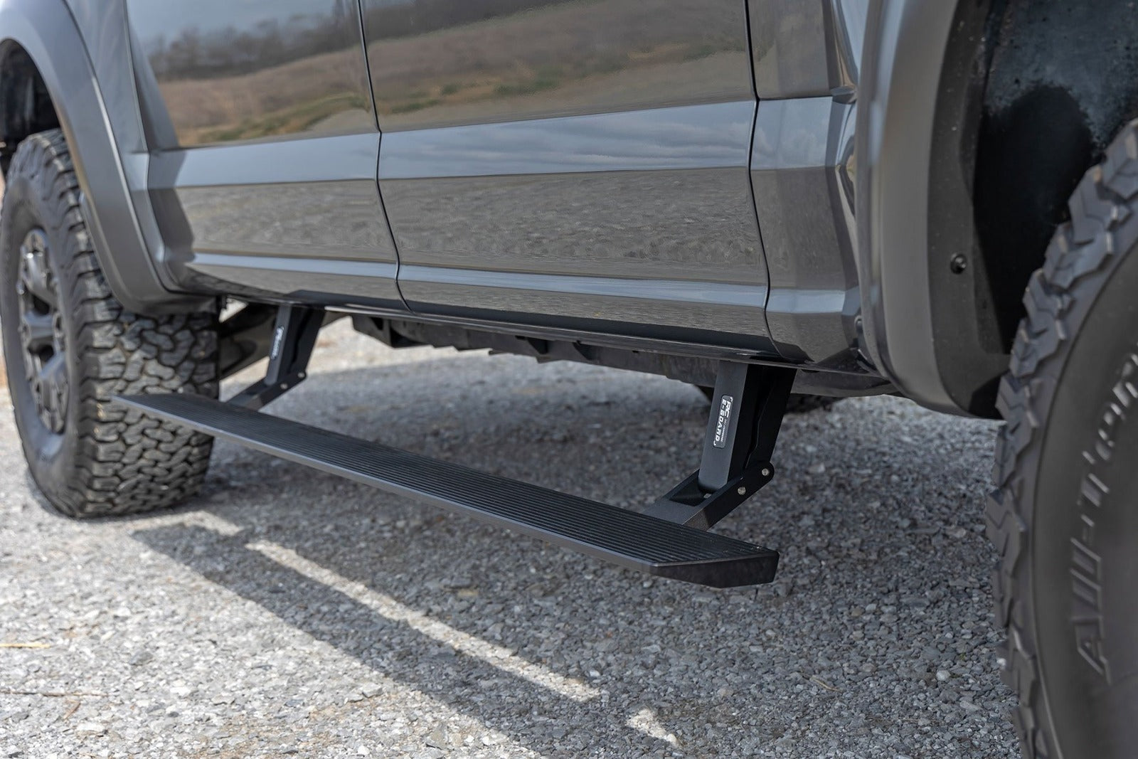 Rough Country Power Running boards for Ford Crew Cab F150 15-25 F250/F350 17-26 PSR71520