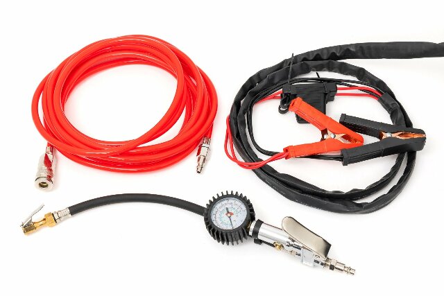Twin Motor Air Compressor w/Carry Case 12 Volt 150PSI 6.16 CFM RS208A