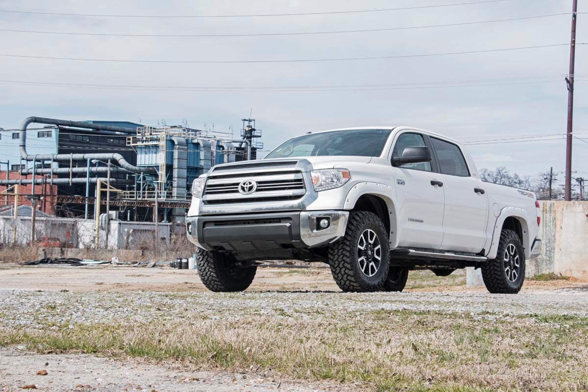 Rough Country 2.5-3in Toyota Leveling Lift Kit 07-21 Tundra 2WD/4WD 870