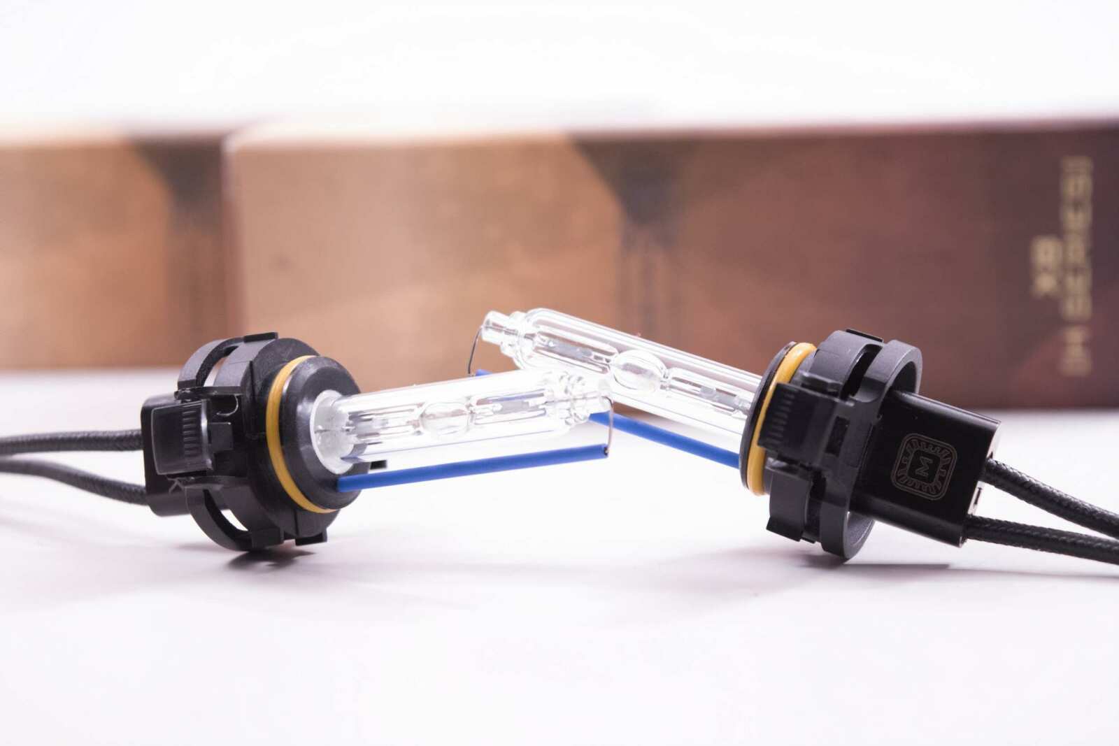 Morimoto 5202/2504 XB 6000K HID Bulbs (Pair) -2