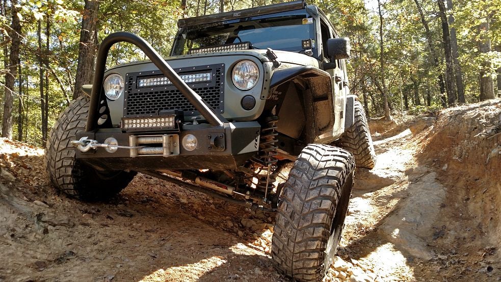 Rough Country 4in X-series Lift Kit w/V2 Shocks 07-18 for Wrangler JK Unlimited 67470