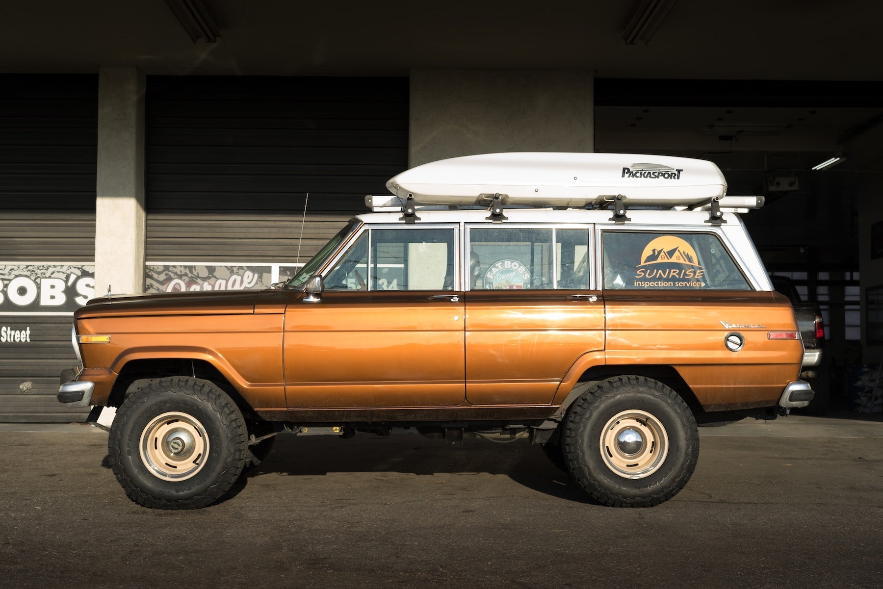 Jeep Wagoneer