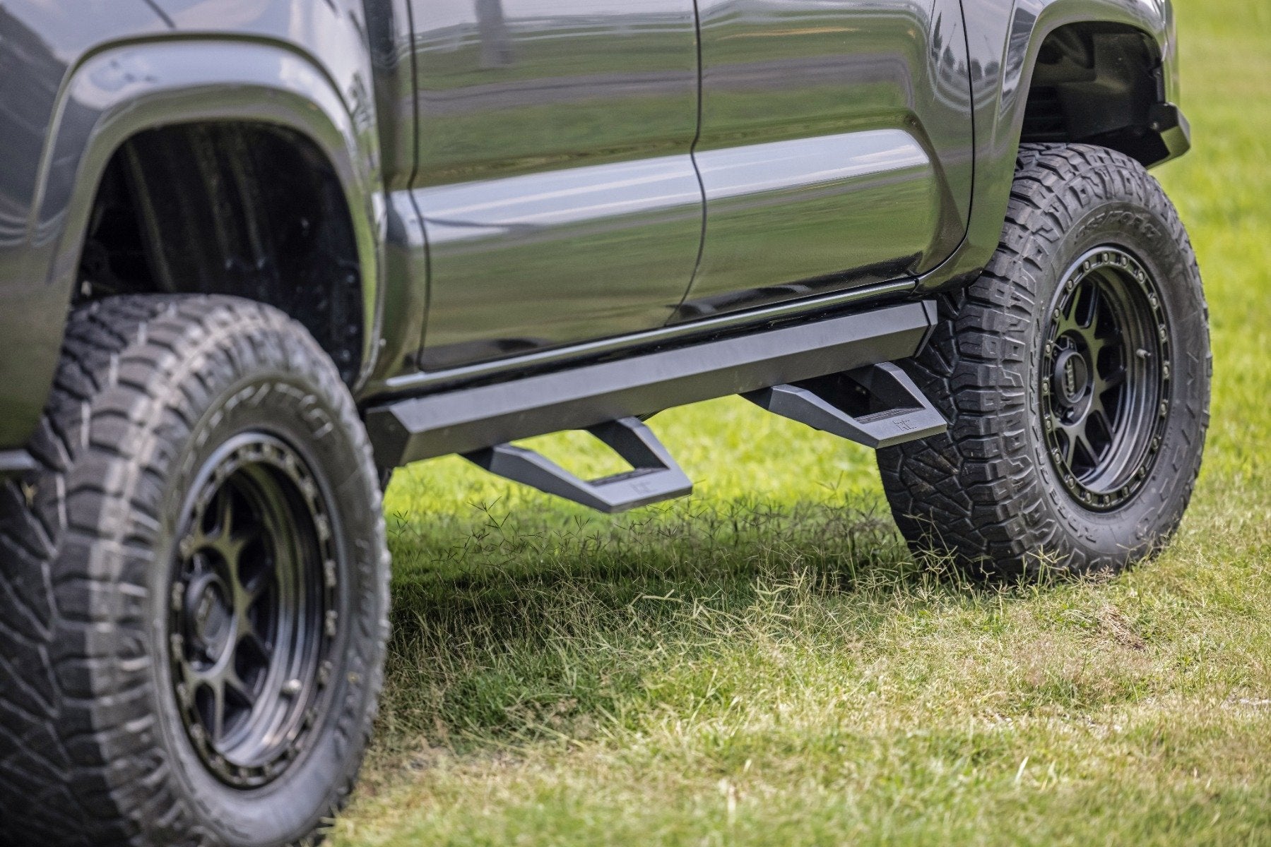 SRX2 Adj Aluminum Step Double Cab Toyota Tacoma 2WD/4WD 05-22 71000A