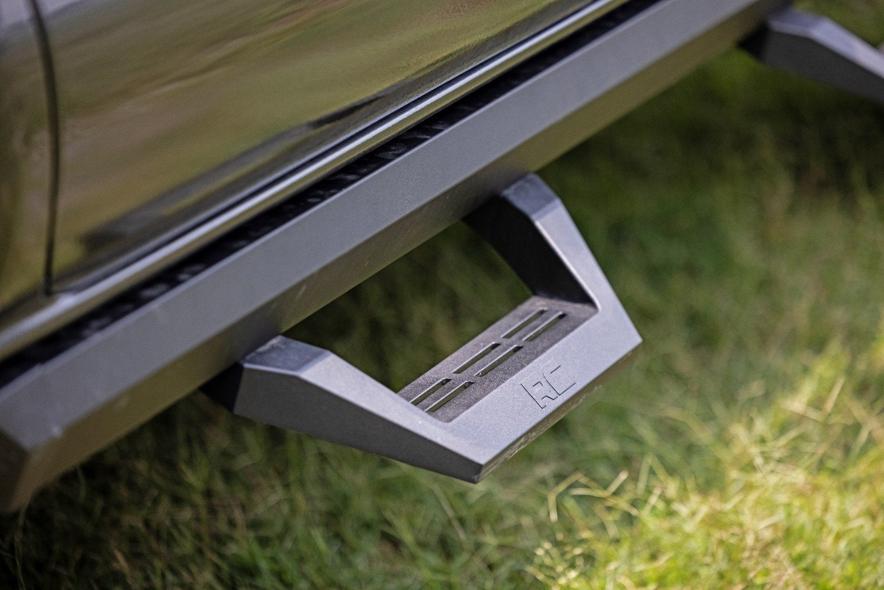 Rough Country SRX2 Adjustable Aluminum Steps | Double Cab for Toyota Tacoma 2024 -6