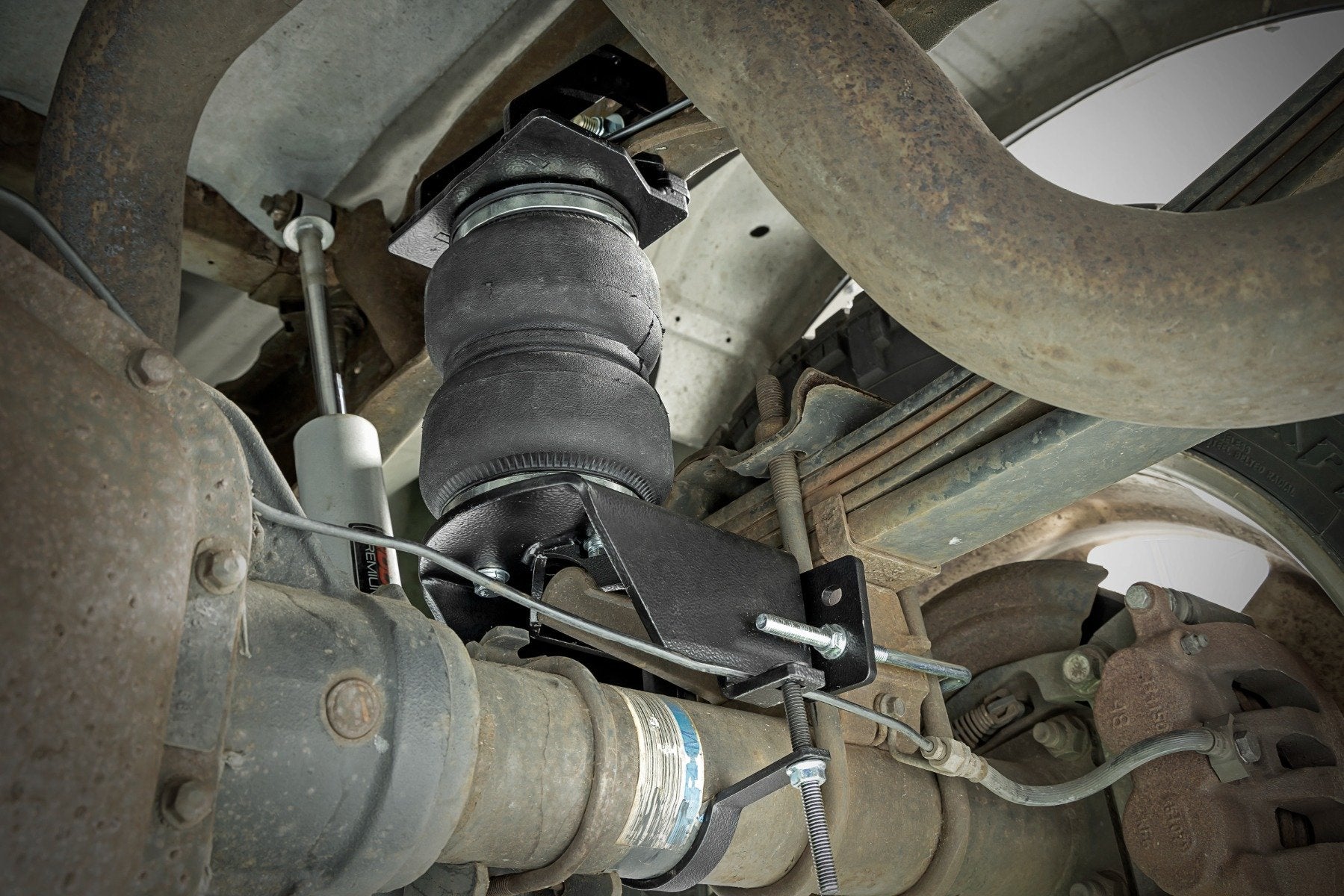 Rough Country Air Spring Kit for Ford Super Duty 4wd 2005-2016 10023