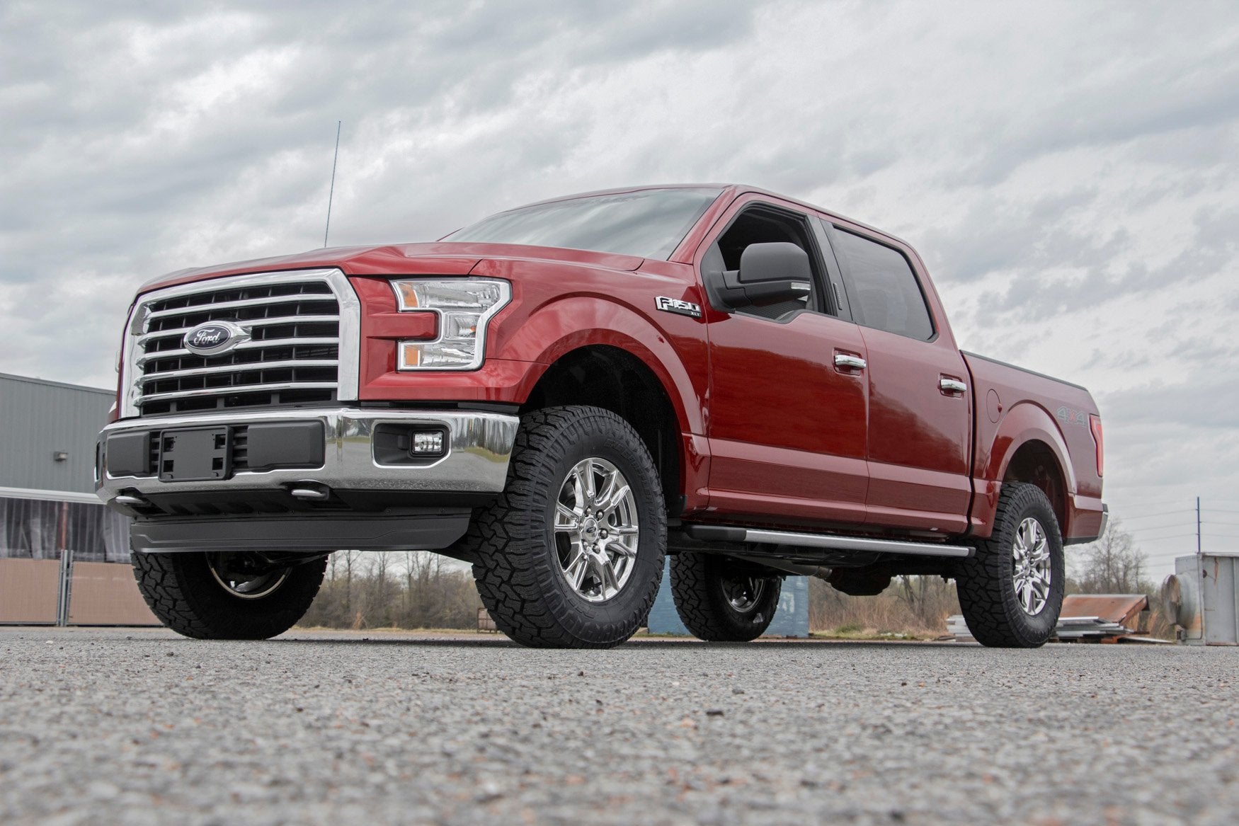 Rough Country 2" Lift Kit M1 Struts/M1 For Ford F-150 4wd 2014-2020 50040