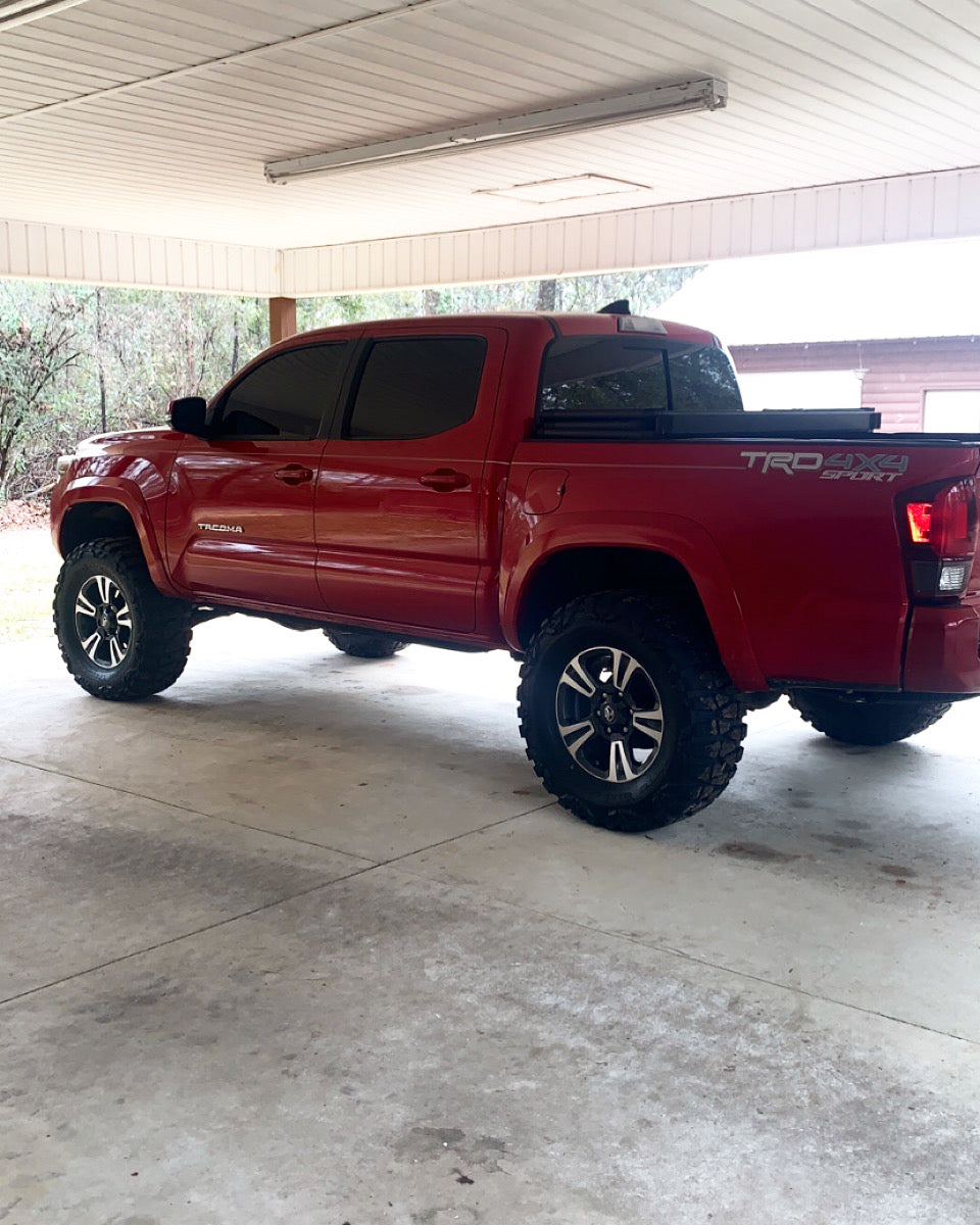 Rough Country 3.5" Lift w/N3 Struts & N3 Shocks For Toyota Tacoma 05-23 74231
