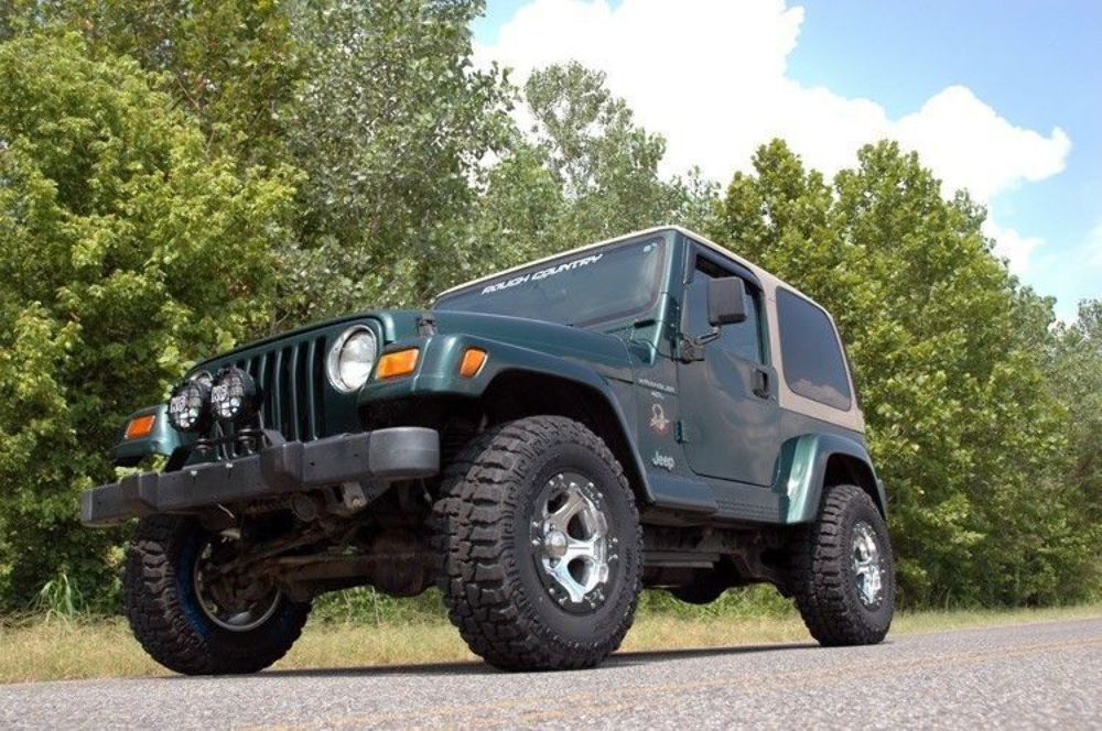 Rough Country 2.5" Suspension Lift Kit for Jeep Wrangler TJ 1997-2006 (4.0L) img2