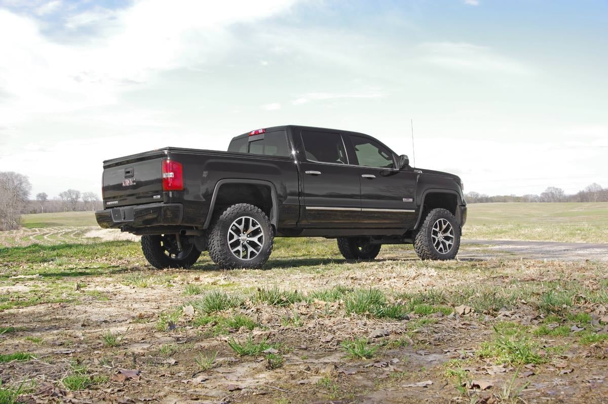 Rough Country 5" GMC Lift Kit 14-18 1500 Denali MagneRide Alum Stamped Steel 17901