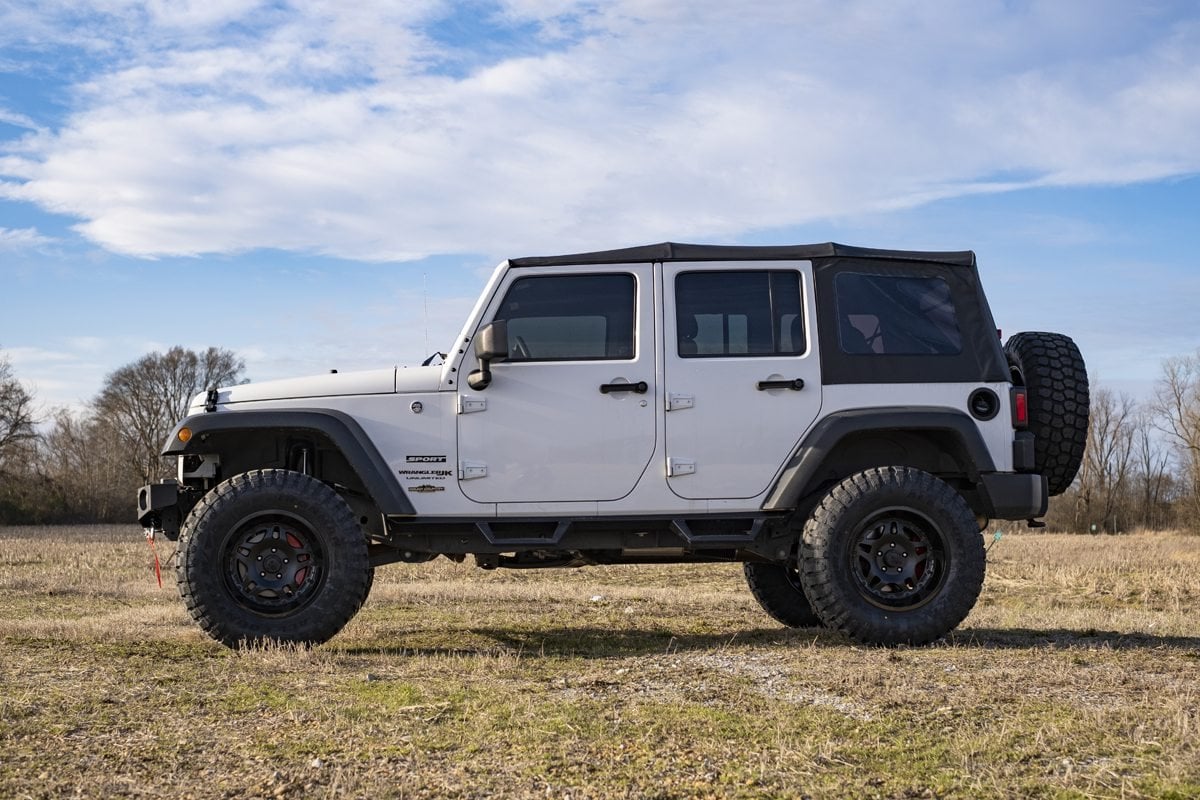 Rough Country 3.25in For Jeep Lift Kit w/V2 Shocks 07-18 Wrangler JK Unlimited 66970