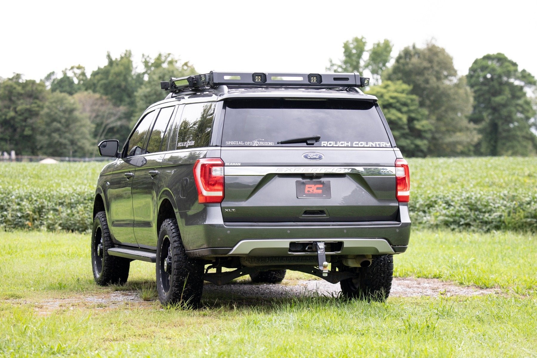 Rough Country 3" Lift Kit UCA M1 Struts For Ford Expedition 4wd 2018-2021 40240