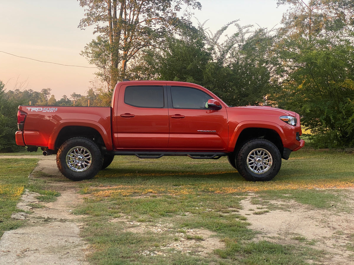 Rough Country 3.5" Lift Kit UCA N3 Struts for Toyota Tacoma 4wd/2wd 05-23 74231RED