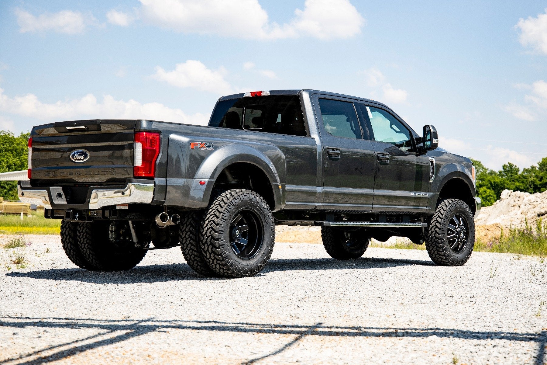 Rough Country 4.5 Inch Lift Kit Dually M1 for Ford SuperDuty 4wd 17-22 55940