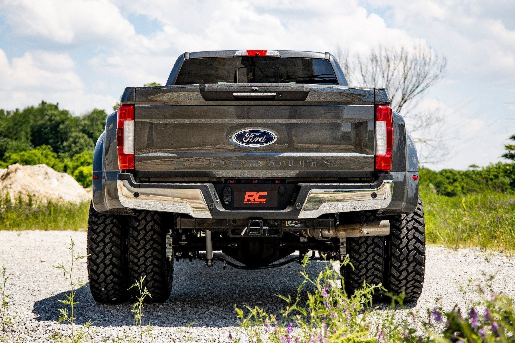 Rough Country 4.5" for Ford Lift Kit w/V2 Shocks 17-19 F-350/450 Diesel Dually 55970