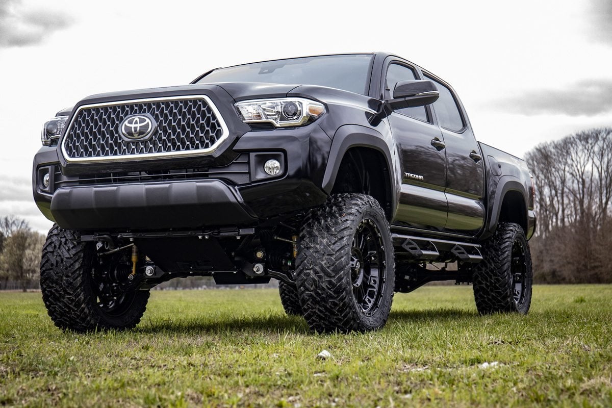 Rough Country 6in For Toyota Suspension Lift Kit N3 Struts 16-23 Tacoma 75831