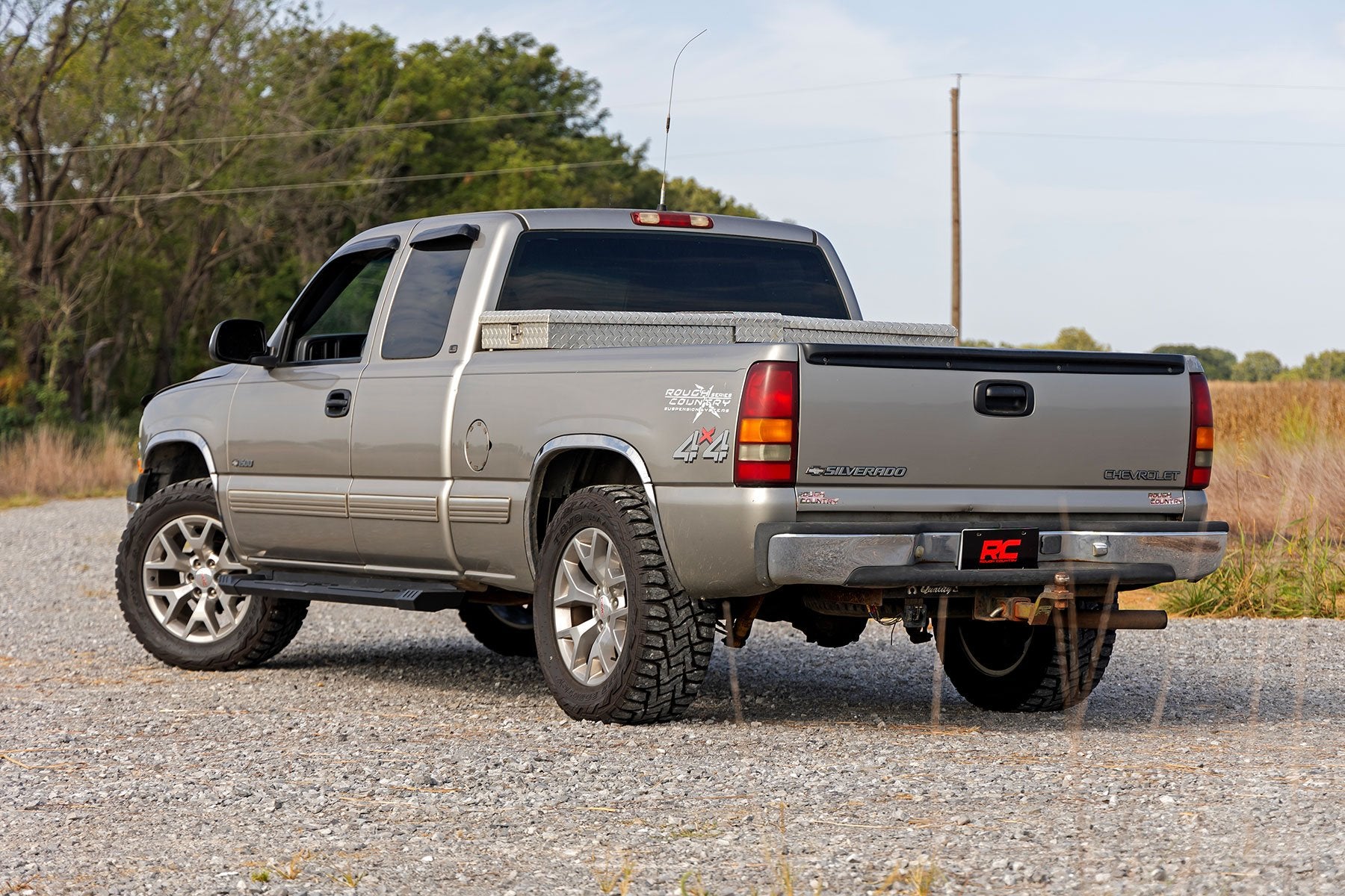 Rough Country HD2 Running Boards Ext Cab Chevy/GMC 1500/2500HD 99-06 & Classic SRB990677A