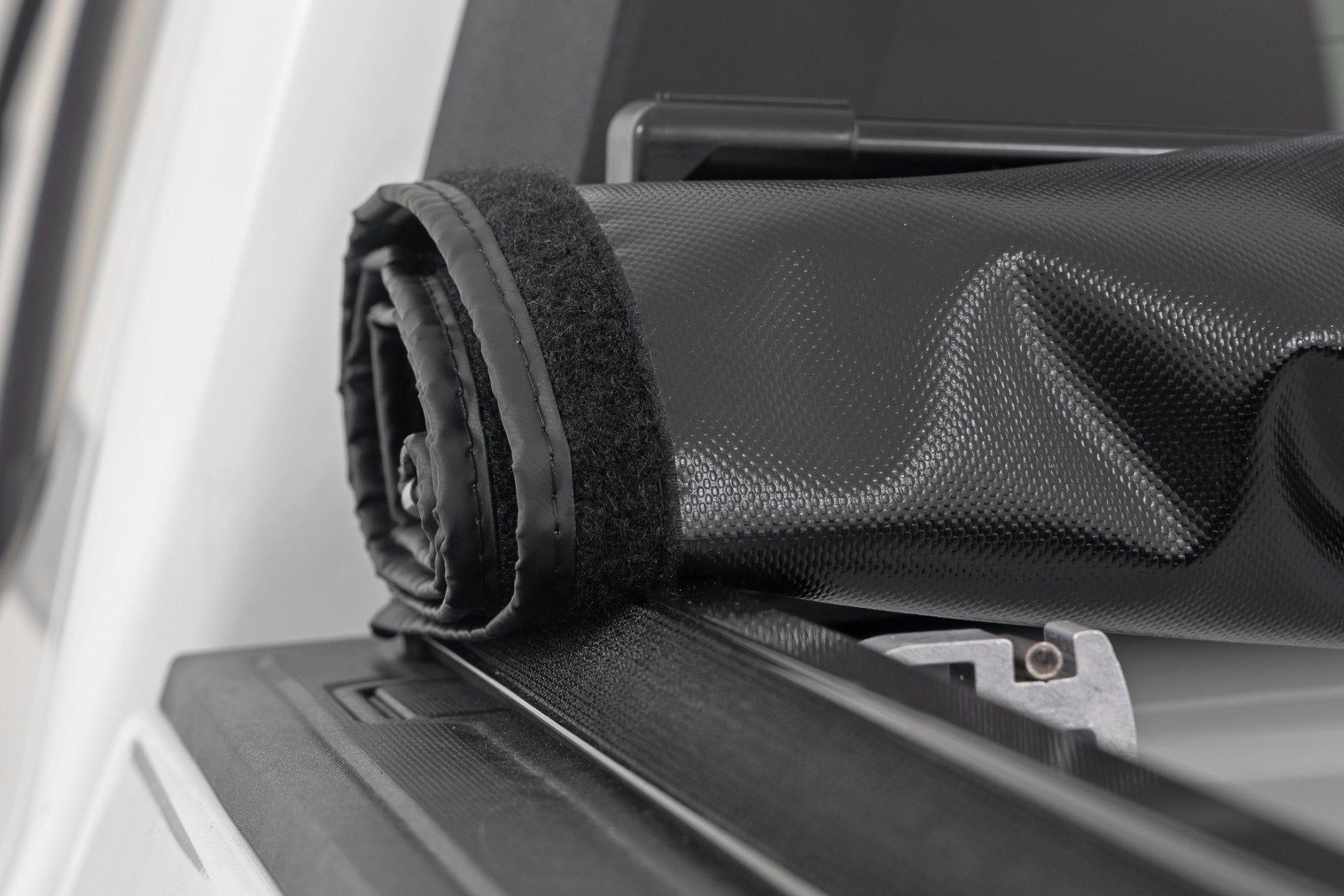 Soft Roll Up Bed Cover 5' Bed Chevy/GMC Colorado/Canyon 15-24 42120500