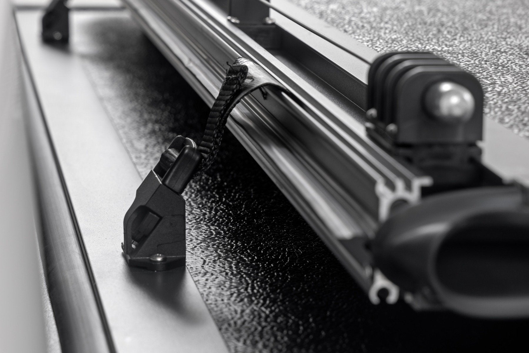 Hard Low Profile Bed Cover 5' Bed Toyota Tacoma 2024 47415551B