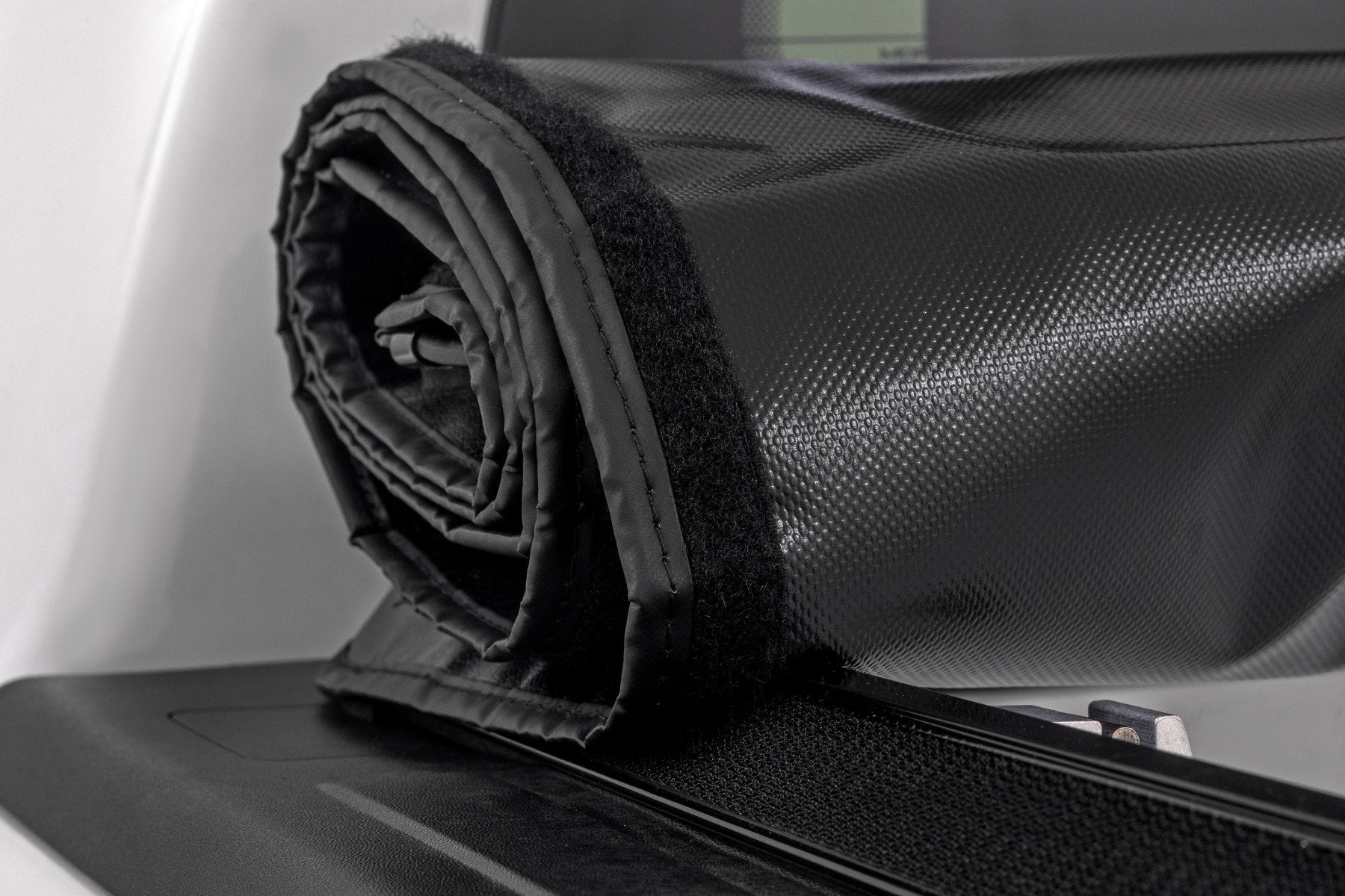 Soft Roll Up Bed Cover 6'4" Bed Ram 1500 19-25 42309650