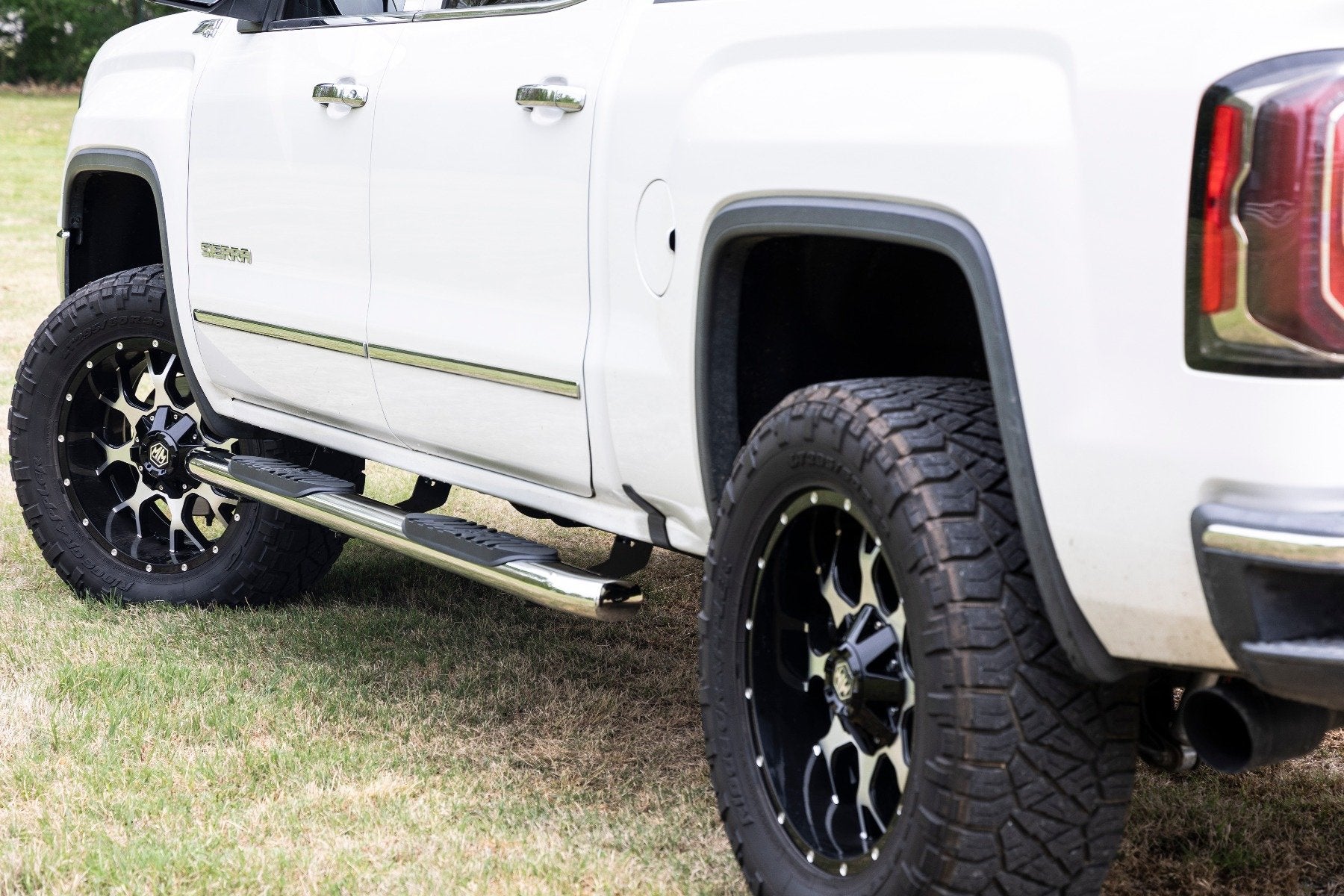 Rough Country GM SS Oval Nerf Bars 07-18 GM 1500 07-19 2500HD/3500 HD 19 21001S