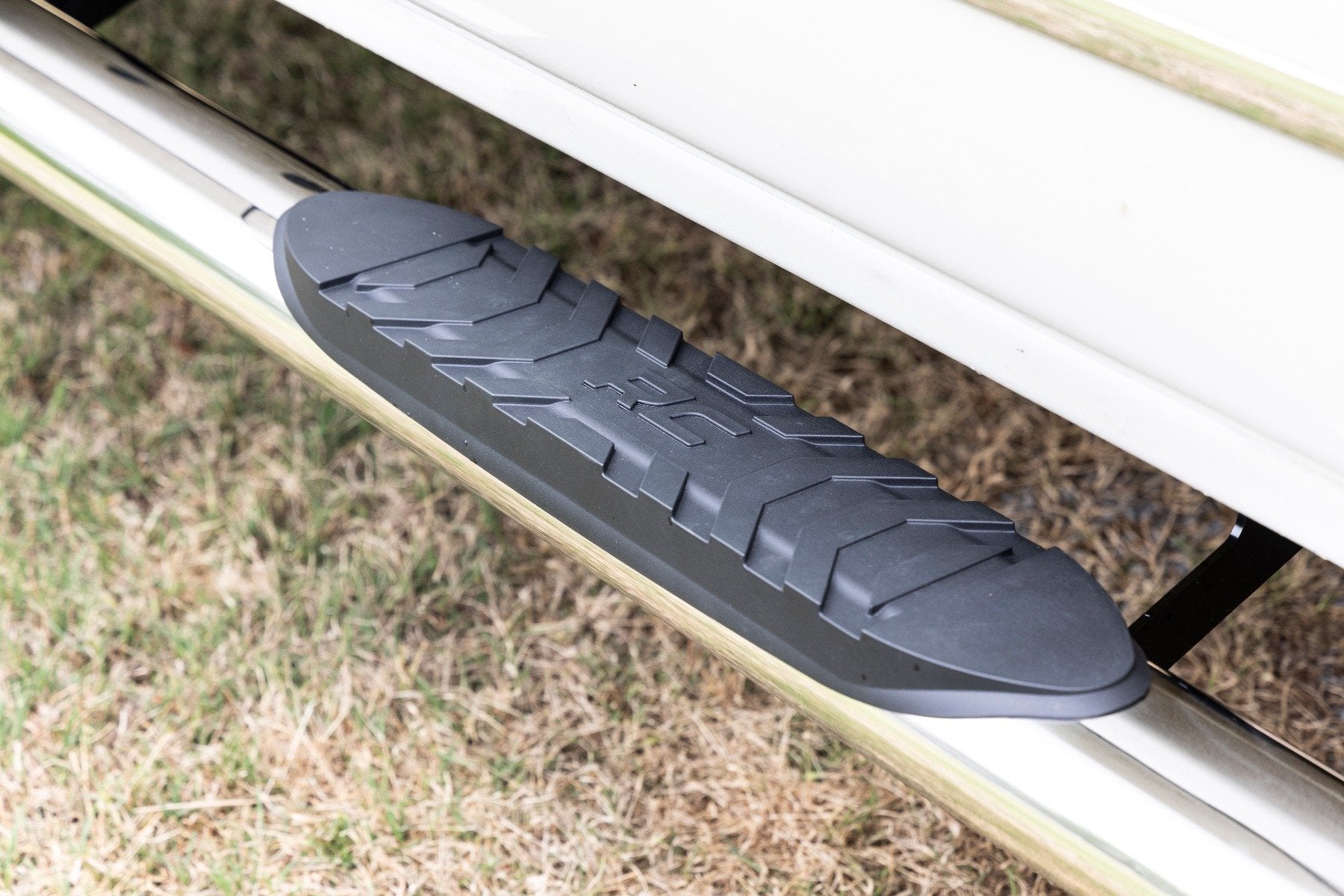 Rough Country GM SS Oval Nerf Bars 07-18 GM 1500 07-19 2500HD/3500 HD 19 21001S