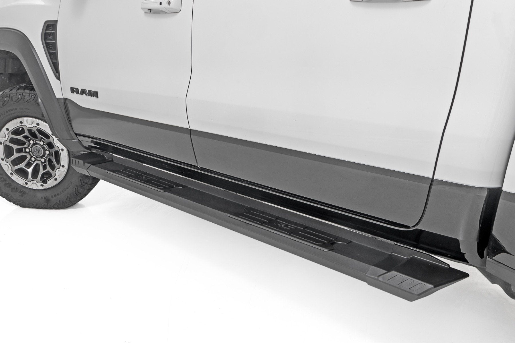 Rough Country HD2 Aluminum Running Boards Crew Cab Ram 1500 19-24 TRX 21-24 SRB01950A
