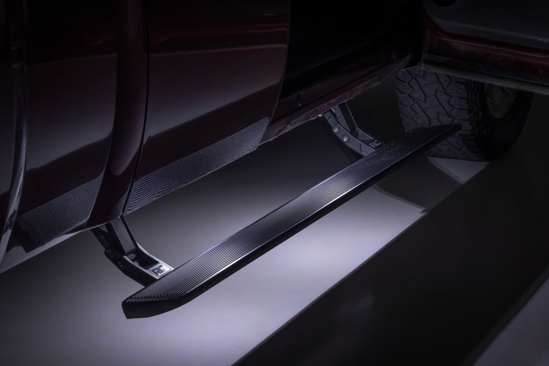 Rough Country Power Running Boards HT-Series Dbl Cab GM 1500/2500HD/3500HD 14-18 ESR51523