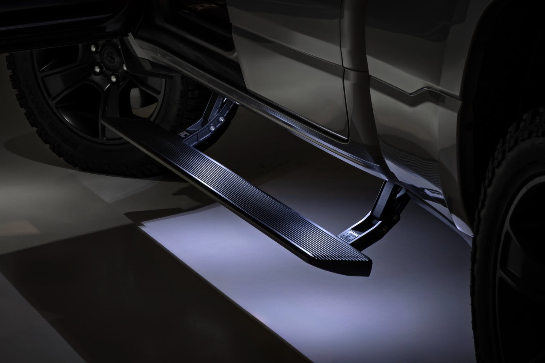 Rough Country Power Running Boards HT-Series Quad Cab for Ram 1500 19-25/TRX ESR61925