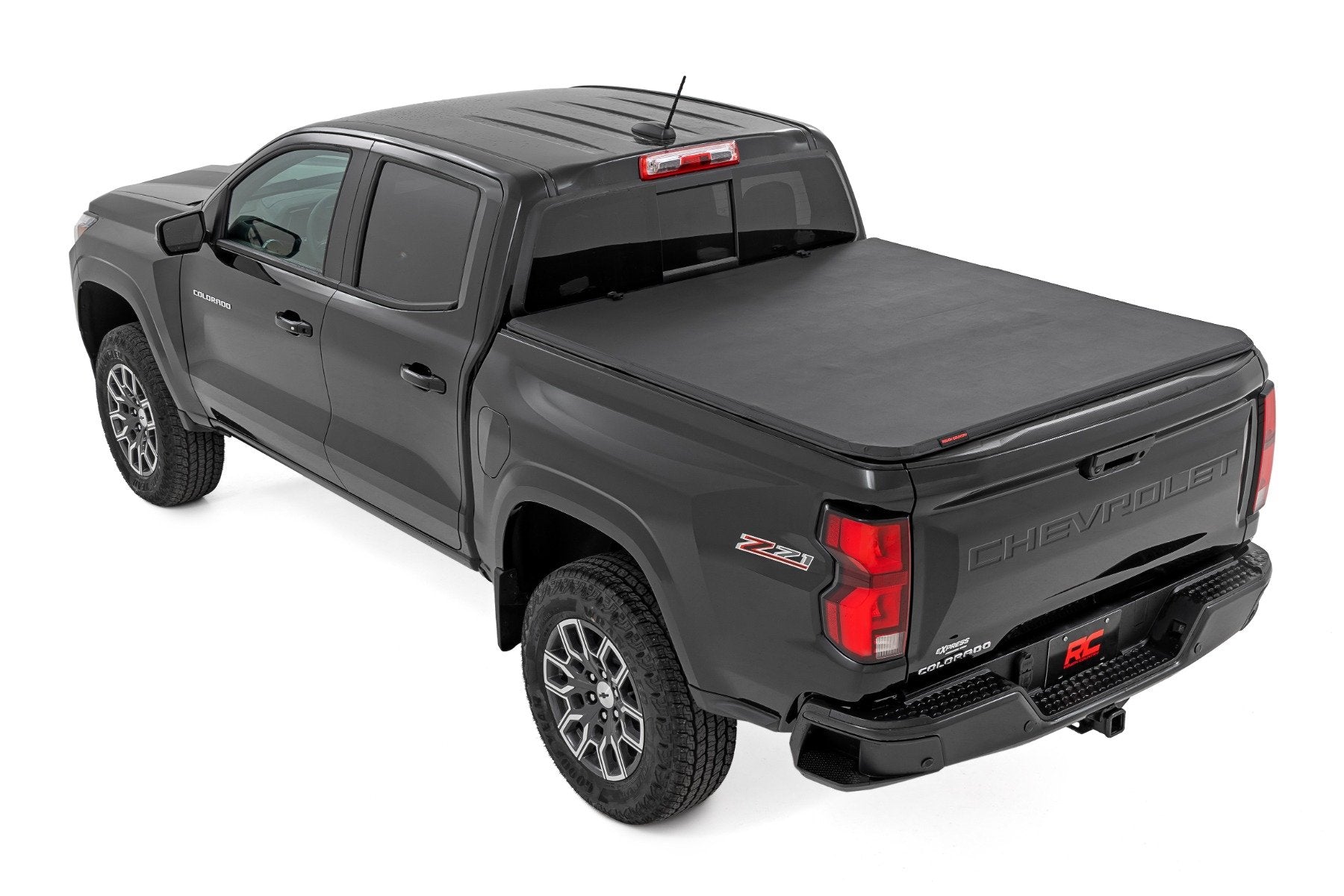 Rough Country Soft Tri-Fold Bed Cover | 5' Bed | Chevy/GMC Canyon/Colorado 2WD/4WD (23-26) 41215700A