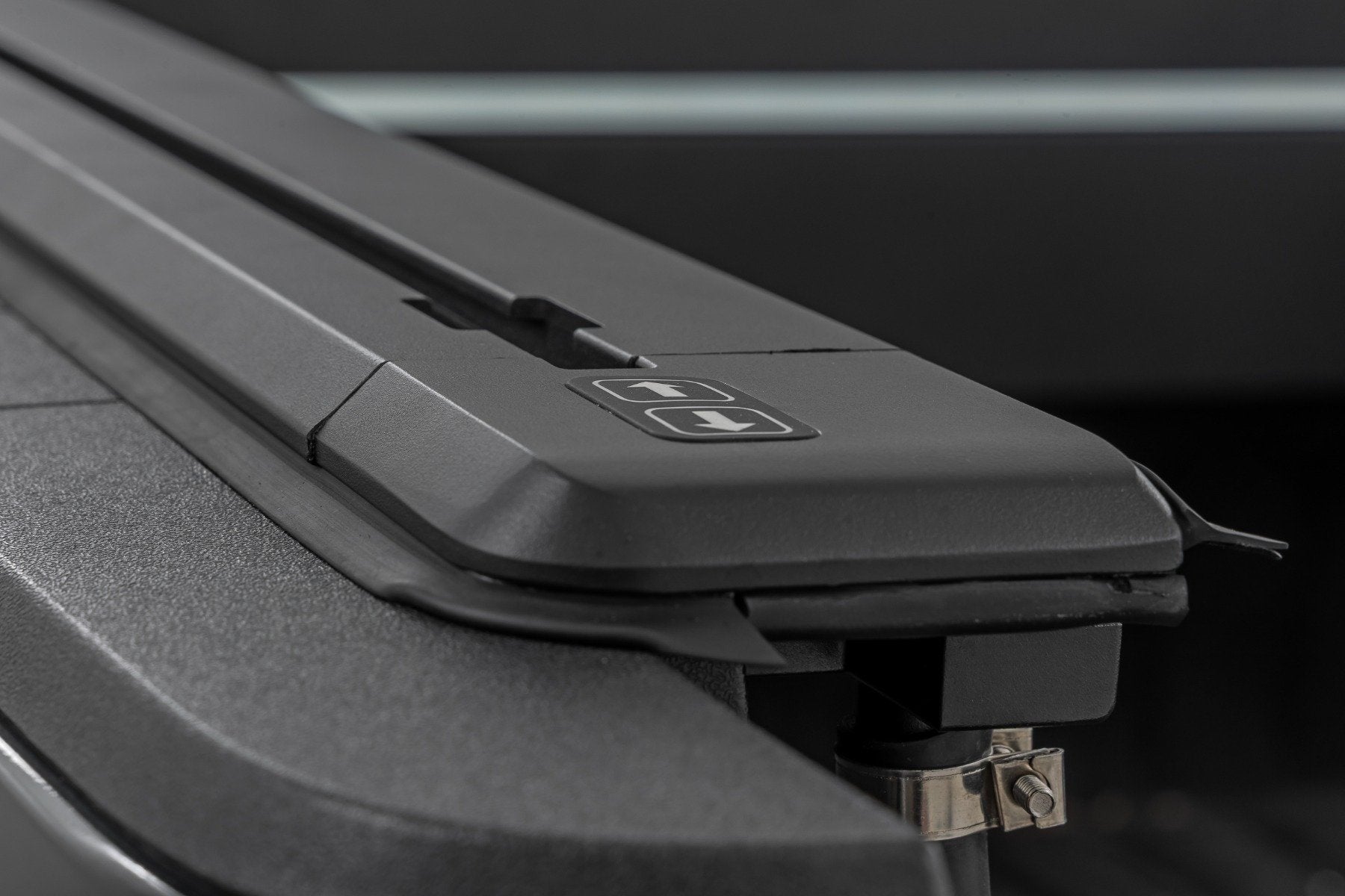 Rough Country Powered Retractable Bed Cover | 5'7" Bed | for Toyota Tundra (07-21)