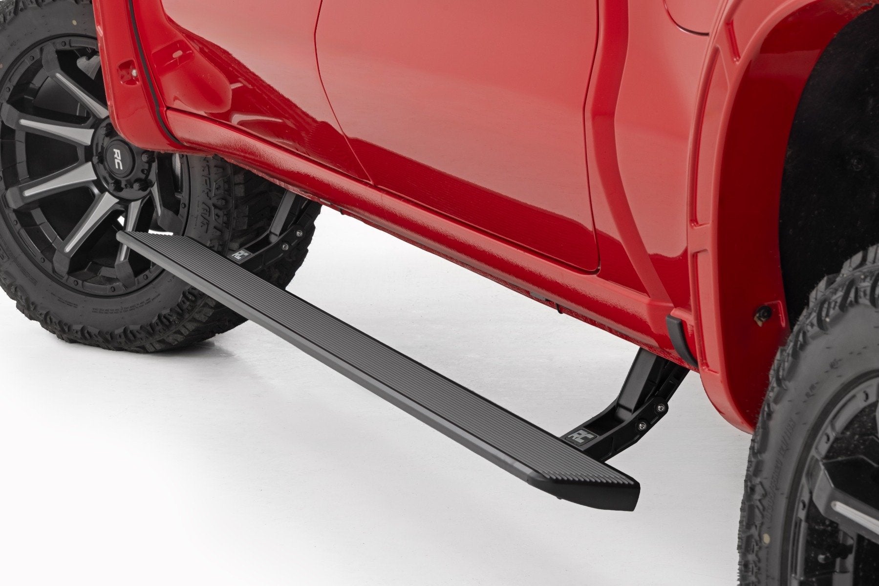 Rough Country Pwr Running Boards HT-Series CrewCab Chevy/GMC Pickups 19-26 ESR51920