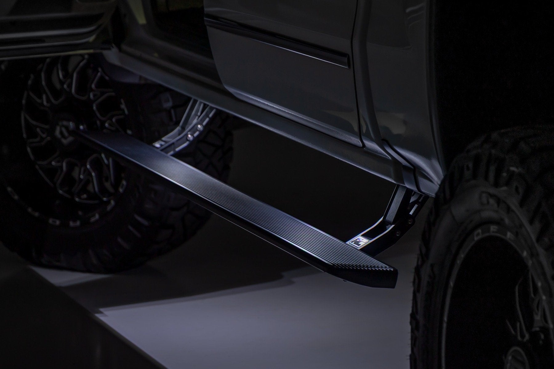 Rough Country Power Running Boards HT-Series Crew Cab Chevy/GMC 1500/2500/3500HD ESR51518