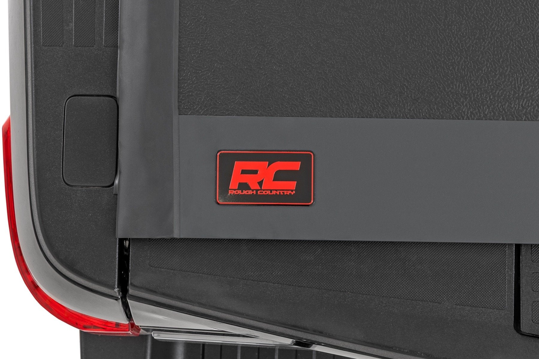 Rough Country Low Profile 6'10" Bed Cover Ford F-250/F-350 Super Duty 17-24 47220651B