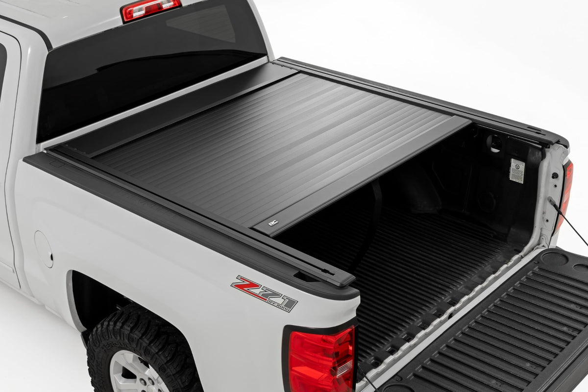 Rough Country Manual Retractable Bed Cover | 5'9" Bed | Chevy/GMC 1500 14-18 53214550