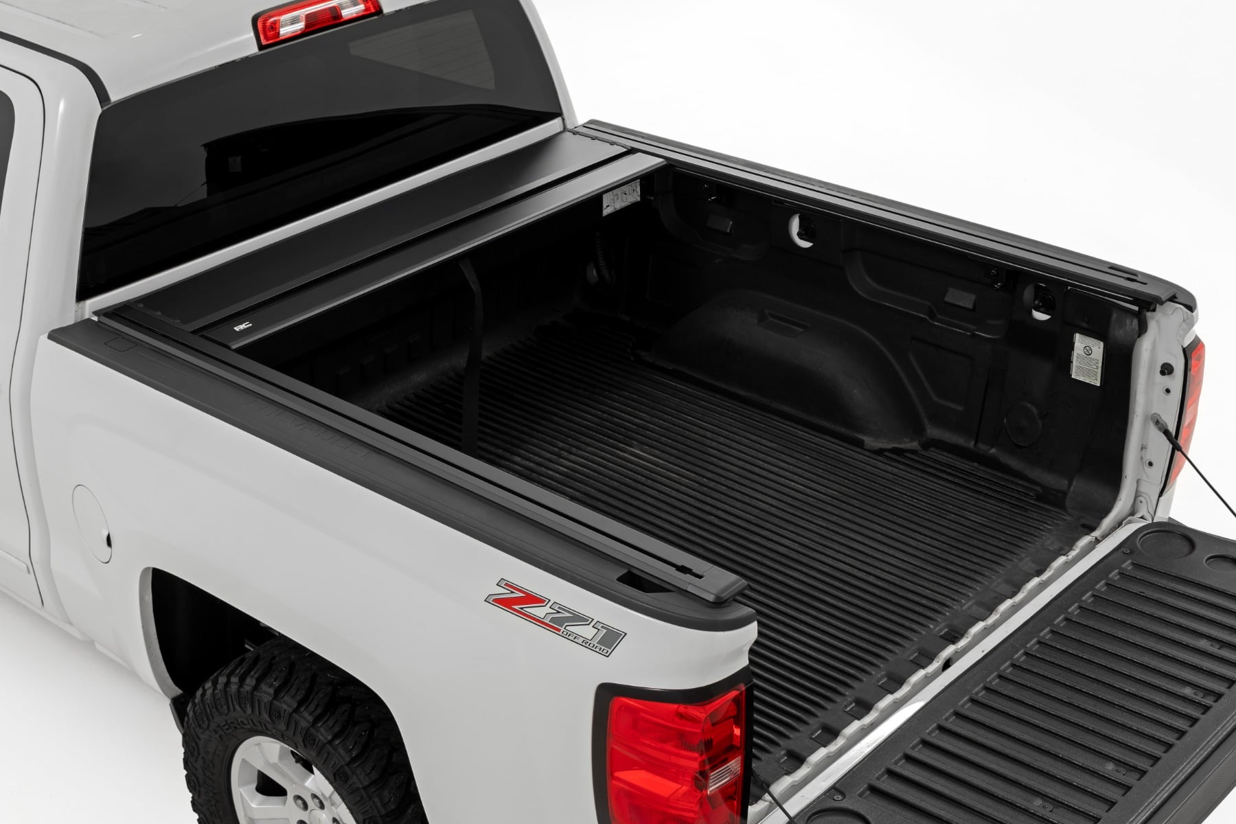 Rough Country Manual Retractable Bed Cover | 5'9" Bed | Chevy/GMC 1500 14-18 53214550