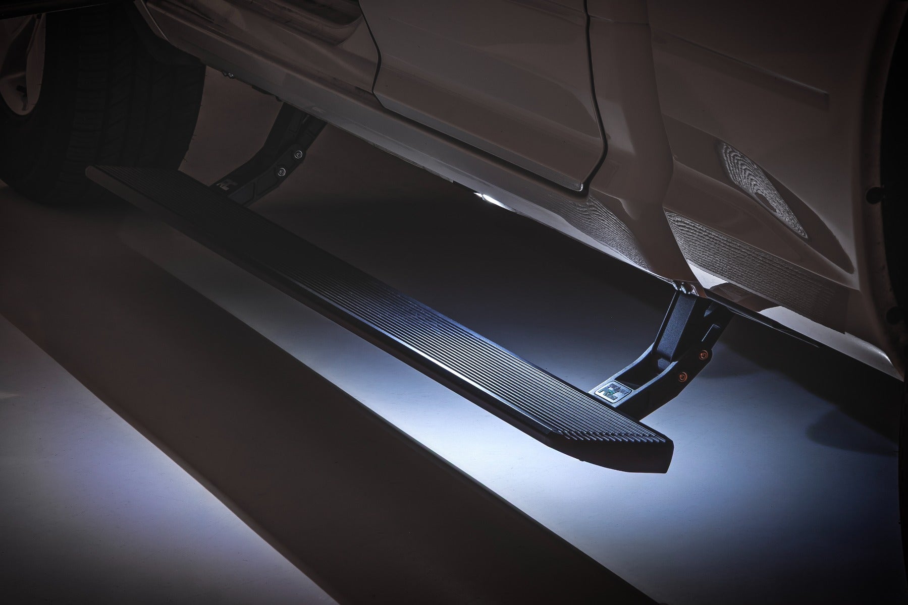 Rough Country Power Running Boards HT-Series Quad Cab for Ram 1500 09-18 ESR050210