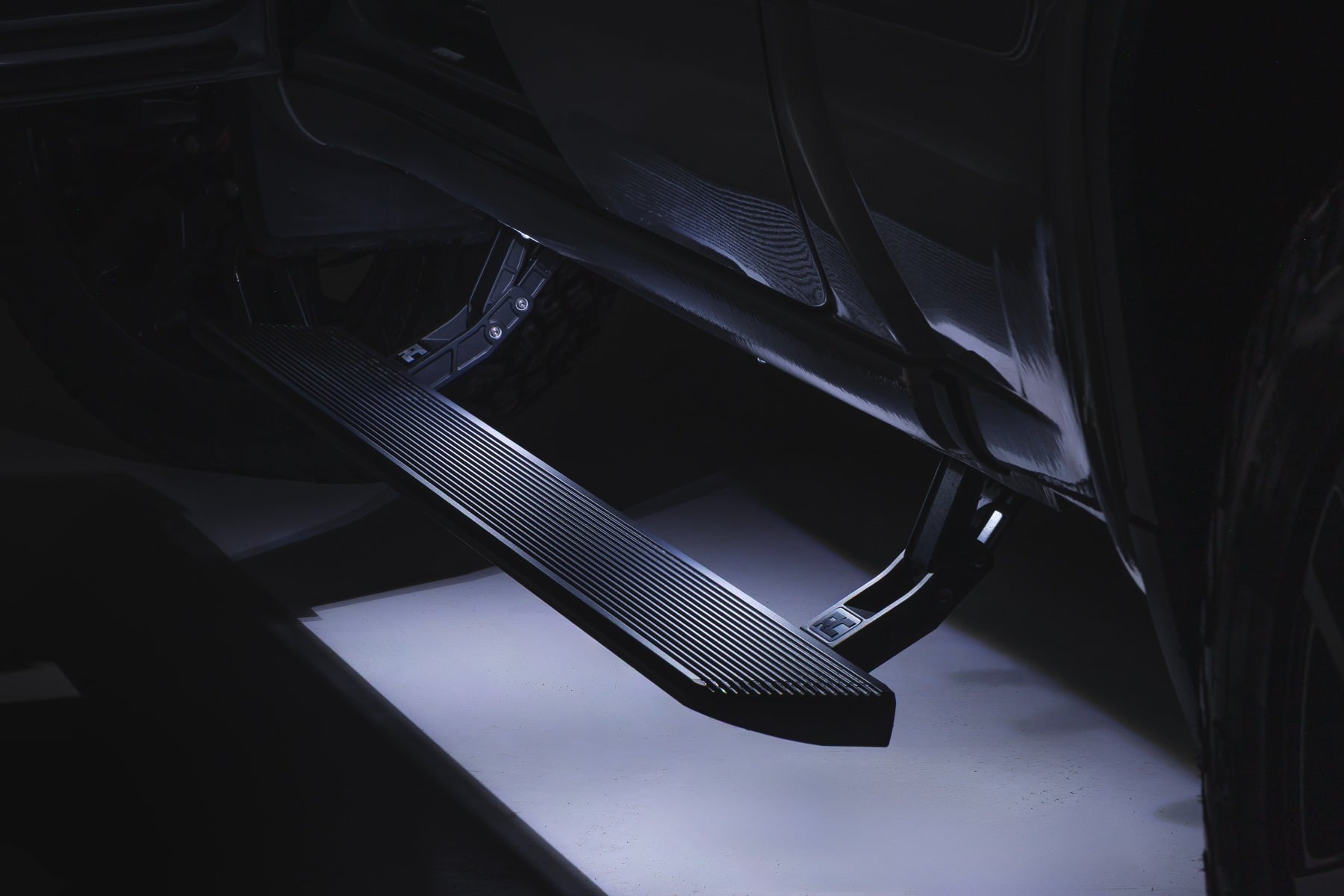 Rough Country Power Running Boards Double Cab Chevy/GMC 1500/2500/3500HD 19-26 ESR51925
