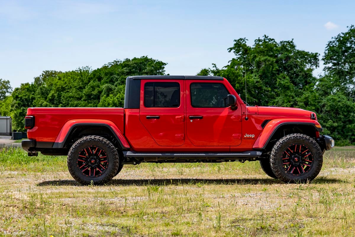 Rough Country 2.5" Leveling Kit Spacers M1 Jeep Gladiator JT 4WD 20-22 63440