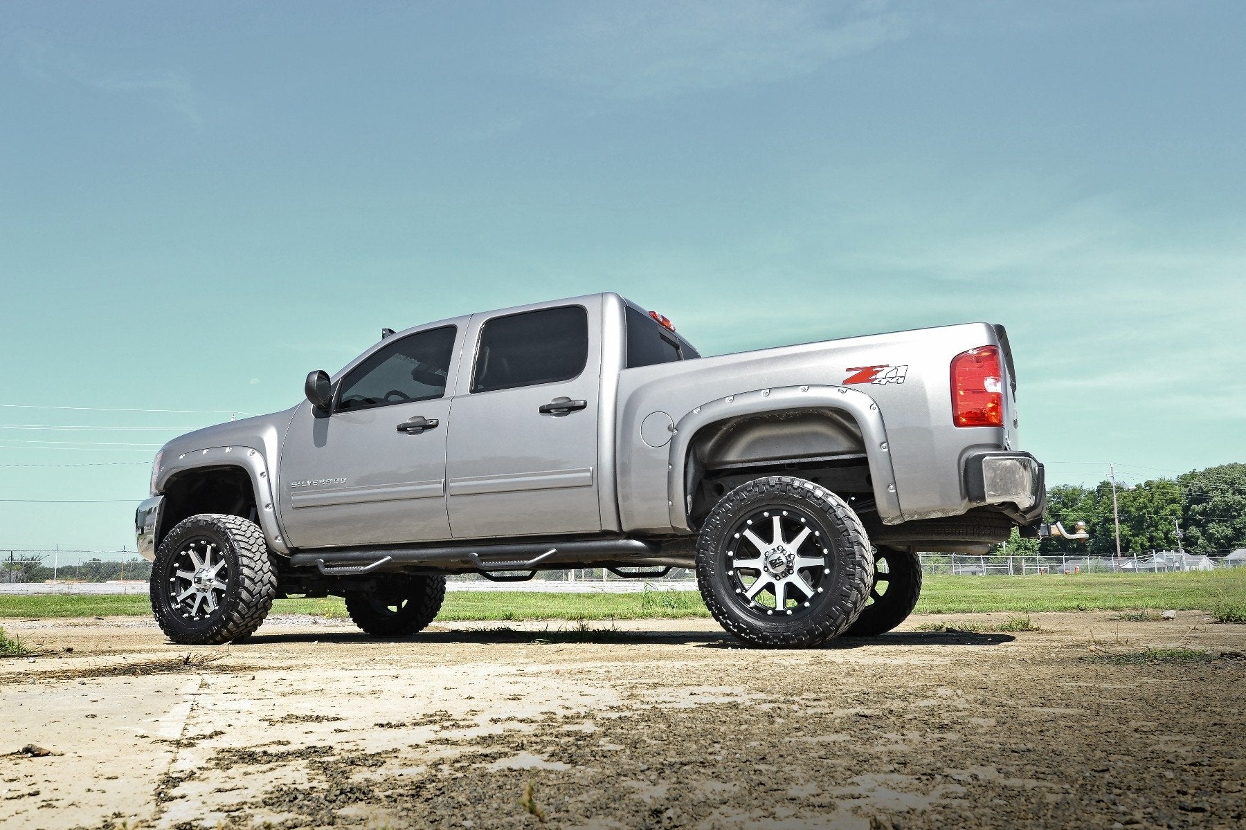 Rough Country 6"GM Suspension Lift Kit w/ N3 Loaded Struts & Shocks 23633
