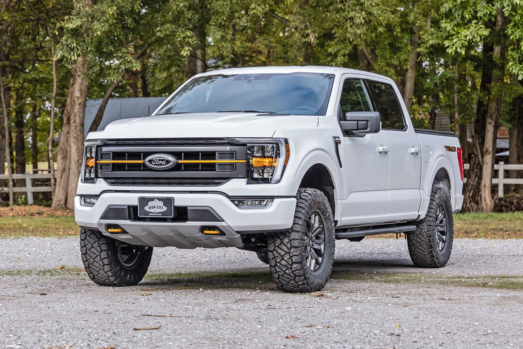 Rough Country 2.5" Lift Kit M1 Struts For Ford F-150 Tremor 4wd 2021-2022 510040