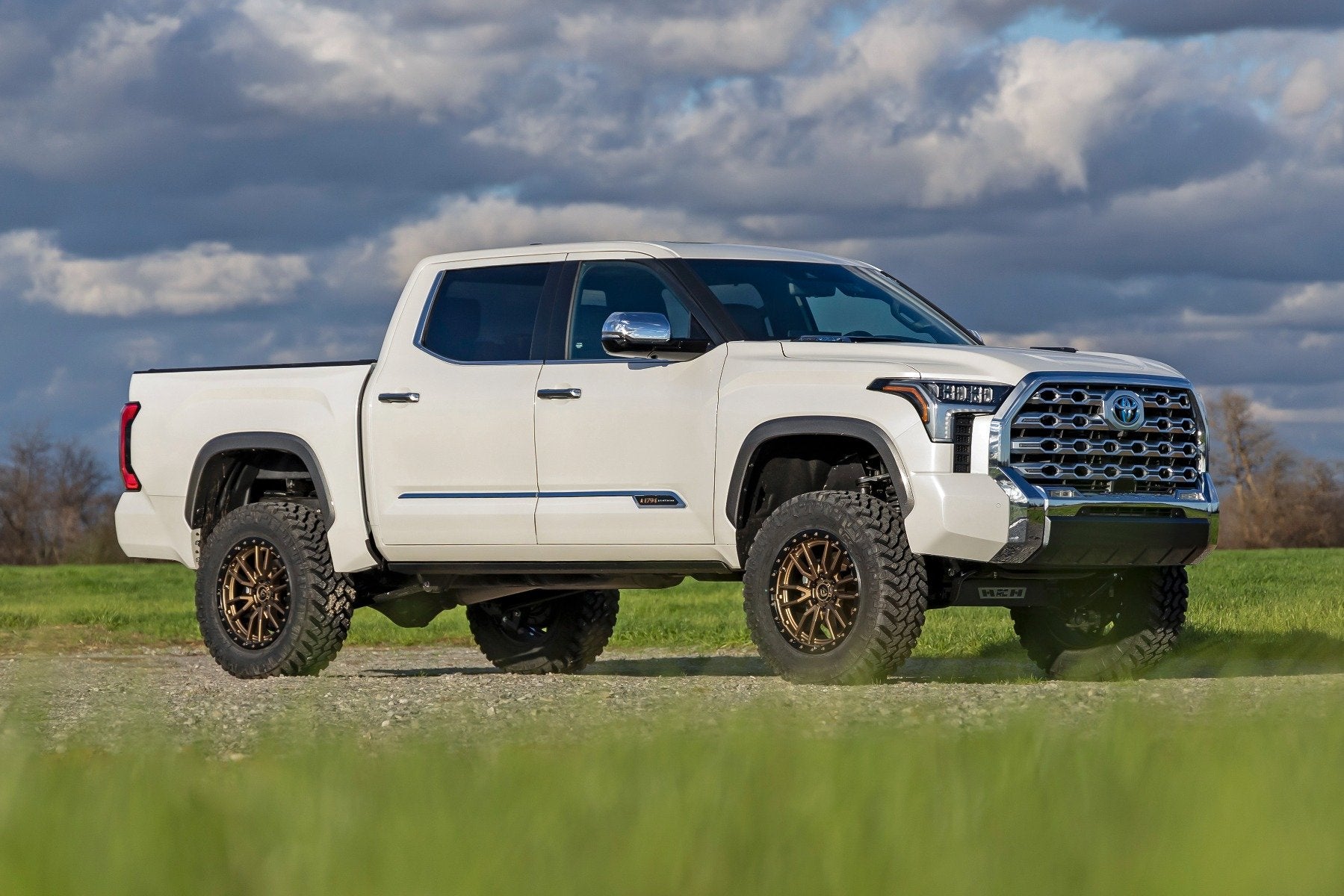 Rough Country 6 Inch Lift Kit OE Air Ride for Toyota Tundra 4wd 2022-2025 71800